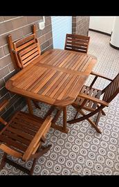 Tavolo in legno da esterno