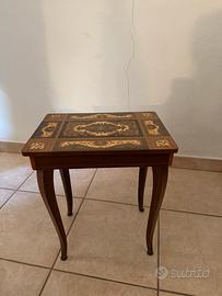 Tavolino con carillon musicale legno intarsiato