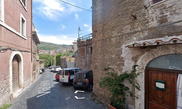 Tivoli bilocale con posto auto riservato