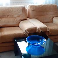 due poltrone e tavolino