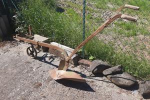 Aratro scalzatore manuale