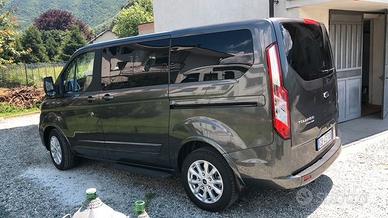 Ford Tourneo con Kit per camperizzarlo