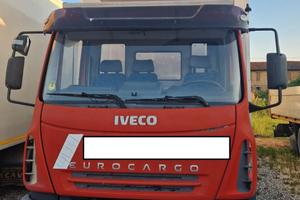 Motrice frigo IVECO Eurocargo con sponda idraulica