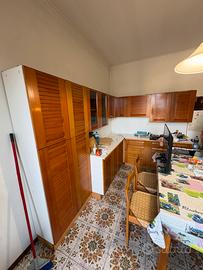 Cucina ad angolo in legno