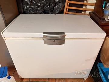 Congelatore a pozzetto Beko funzionante con