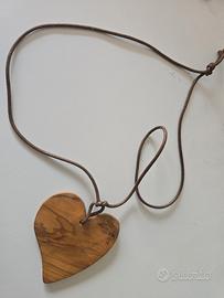 Collana con ciondolo cuore in legno stile naturale