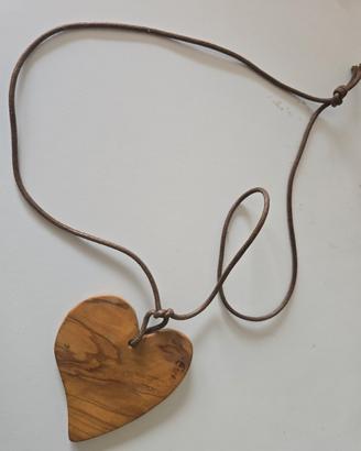 Collana con ciondolo cuore in legno stile naturale