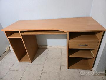 scrivania da pc