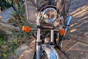 Moto Guzzi V35 Custom - moto storica