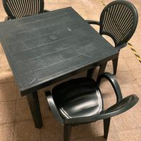 Tavolo da esterno/interno verde con sedie