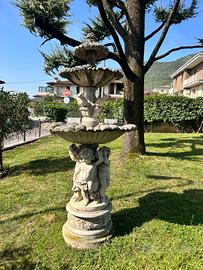 Fontana antica in cemento