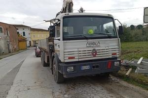 Renault con gru 9 Tonnellate 