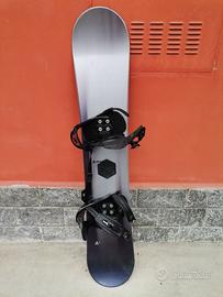 Tavola da Snowboard  con attacchi e scarponi