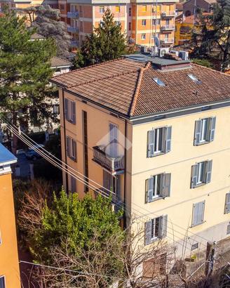 2 LOCALI A PARMA