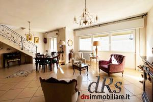 Bernalda. Abitazione su due livelli