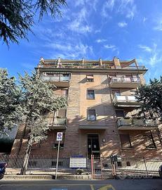 Appartamento di 80 m² con 3 locali e box auto a Pa