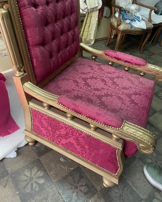 Poltrona rossa e oro