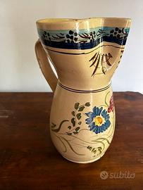 Brocca in ceramica dipinta a mano