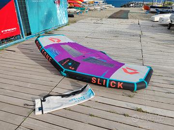 Vela Duotone Slick 4.0 con boma Palitnum SLS