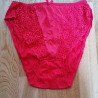 Mutande rosse con pizzo