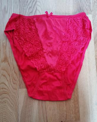 Mutande rosse con pizzo