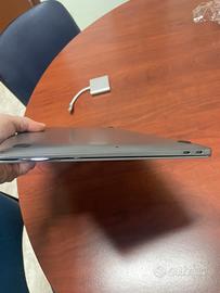 Macbook air 2020 13.3” , i5, 8G , 256 GB SSD