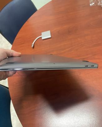 Macbook air 2020 13.3” , i5, 8G , 256 GB SSD