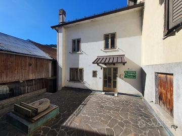CASA BICAMERE ABITABILE DA SUBITO CON GIARDINO