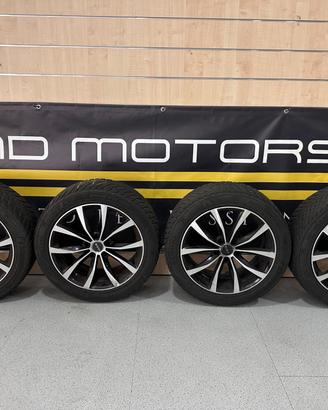 SET 4 CERCHI IN LEGA 18" + GOMME INVERNALI KUMHO 