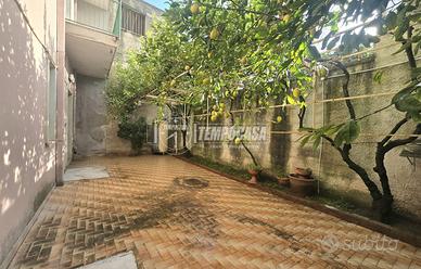 APPARTAMENTO PIANO TERRA CON BOX AUTO E SPAZIO EST