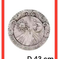 Meridiana a muro parete orologio solare in cemento