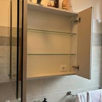 Set mobili bagno: colonna bianca + specchiera