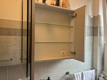 Set mobili bagno: colonna bianca + specchiera