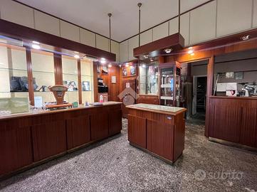 MONOLOCALE A MESAGNE