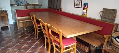 Tavolo, panca e sedie