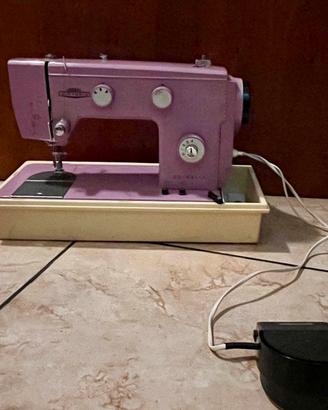 Macchina da cucire vintage color lilla
