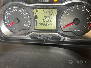 Moto suzuki burgman 650