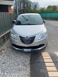 Lancia ypsilon silver stast&stop