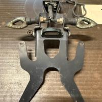 Porta targa yamaha r6 frecce direzione luce targa