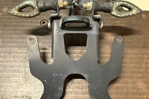 Porta targa yamaha r6 frecce direzione luce targa