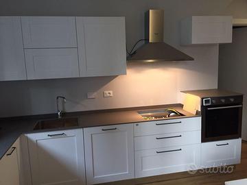 Cucina Stosa Beverly bianca piano neolith
