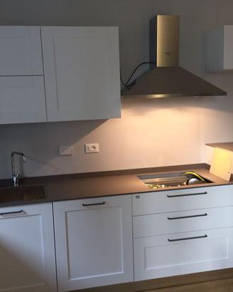 Cucina Stosa Beverly bianca piano neolith