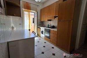 Due camere più servizi pressi Villa Dante studente