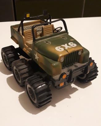 Jeep a sei ruote motrici giocattolo