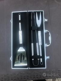 Valigetta con kit per grigliata