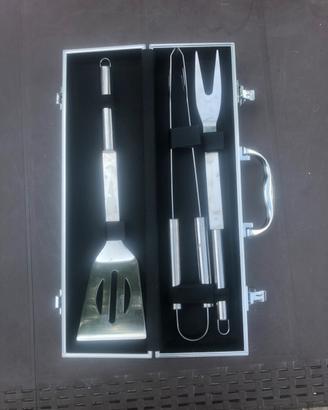 Valigetta con kit per grigliata
