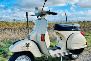 Vespa P150X Targa oro ASI