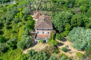 Villa di 856 m² con più di 5 locali a Sarzana