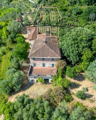 Villa di 856 m² con più di 5 locali a Sarzana