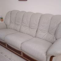 Divano grigio chiaro 3 posti in pelle